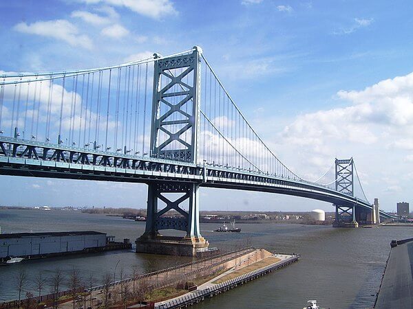 Benjamin Franklin Bridge / Wikipedia / Beyond My Ken
Link: https://en.wikipedia.org/wiki/Benjamin_Franklin_Bridge