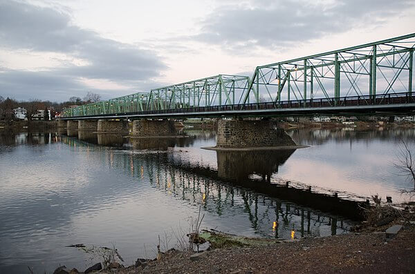 New Hope-Lambertville Bridge / Wikipedia / JoeyofthePriuses
Link: https://en.wikipedia.org/wiki/New_Hope%E2%80%93Lambertville_Bridge